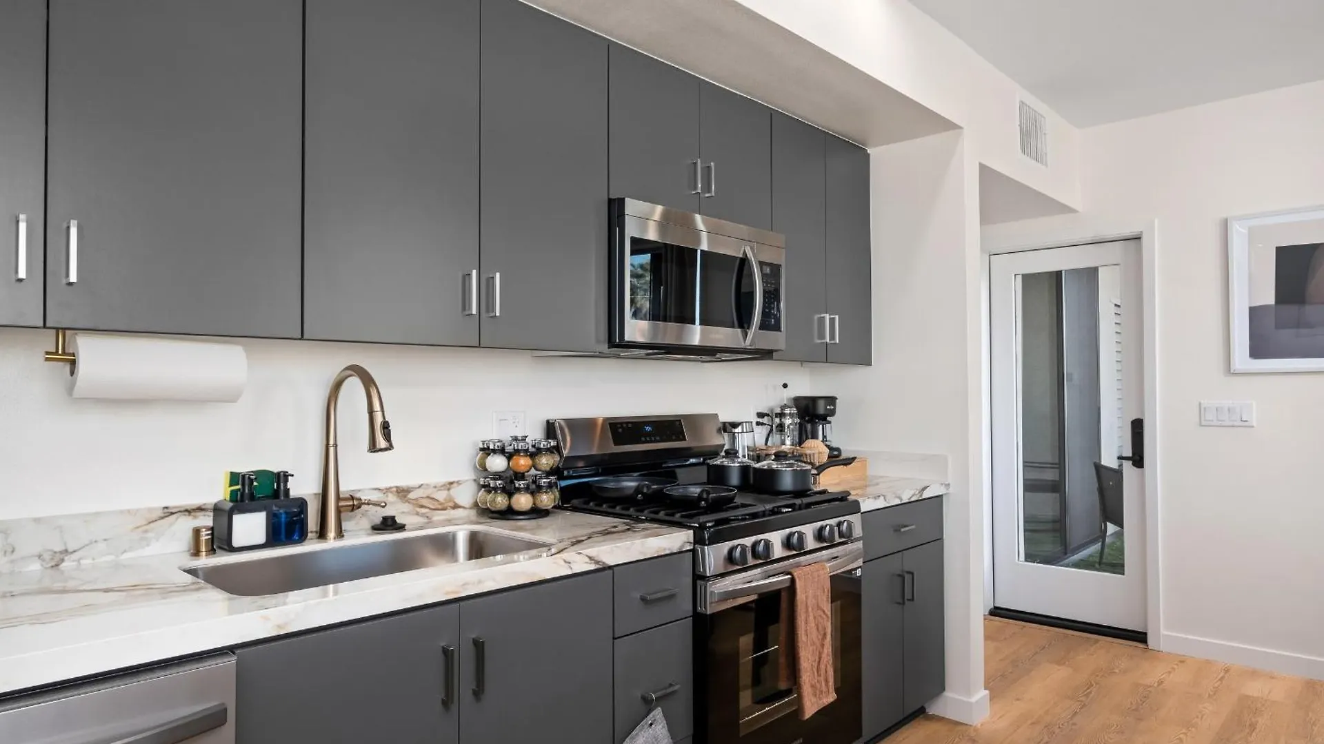Modern 2 Bedroom King Bed Evcharger Pet-friendly Balcony 公寓 圣地亚哥