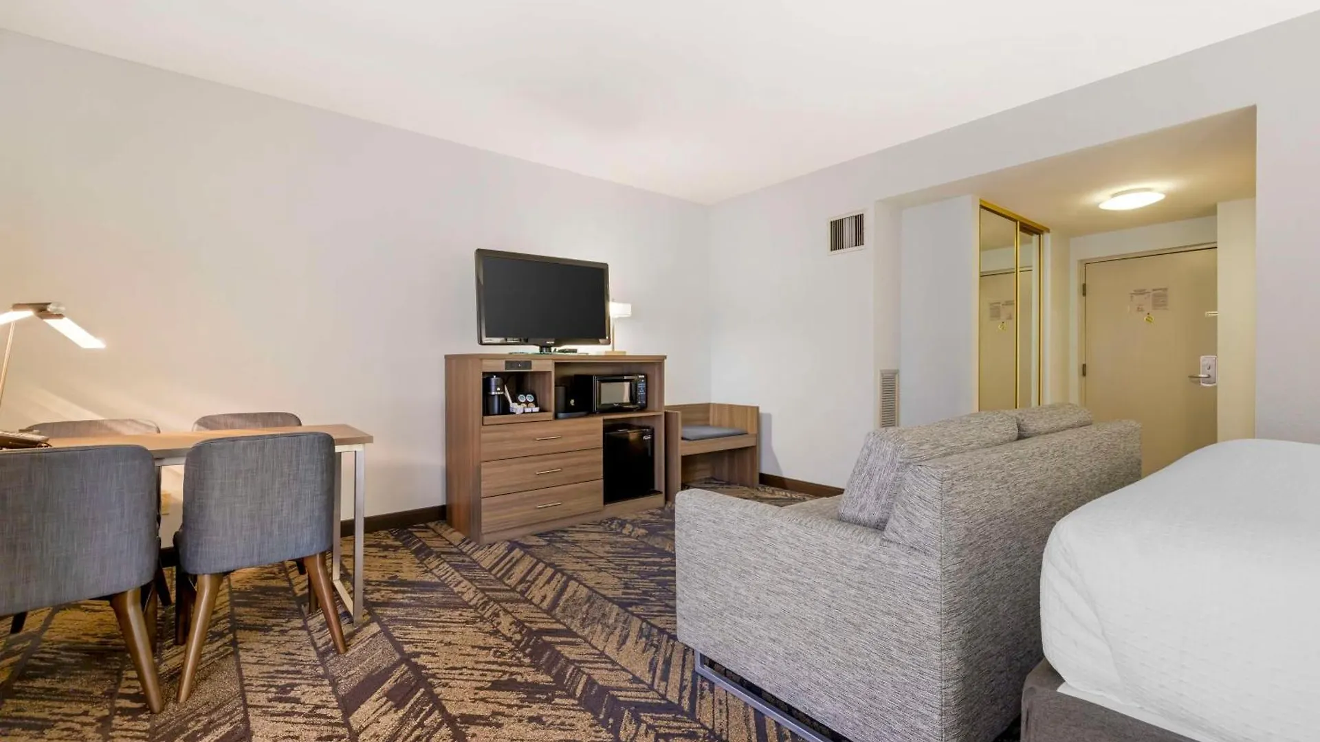 Western Bayside Hotel