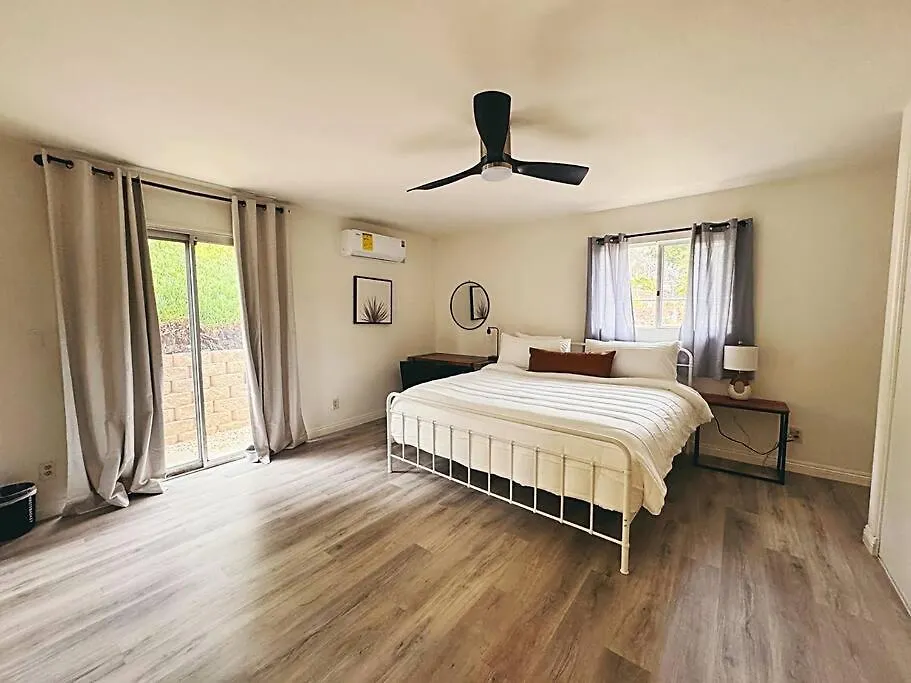 Sunny Retreat Huge Single Level With Large Yard Semesterbostad