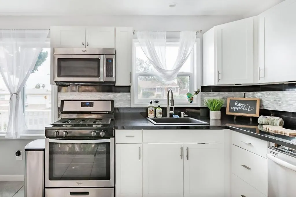 Vakantiehuis Creative Haven Chic 3-bedroom With Artistic Touches *