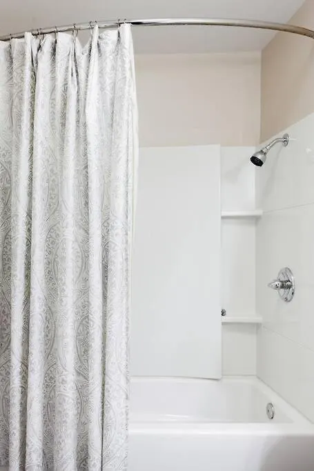 Creative Haven Chic 3-bedroom With Artistic Touches