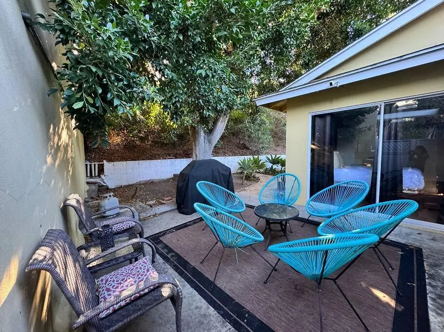 Creative Haven Chic 3-bedroom With Artistic Touches *