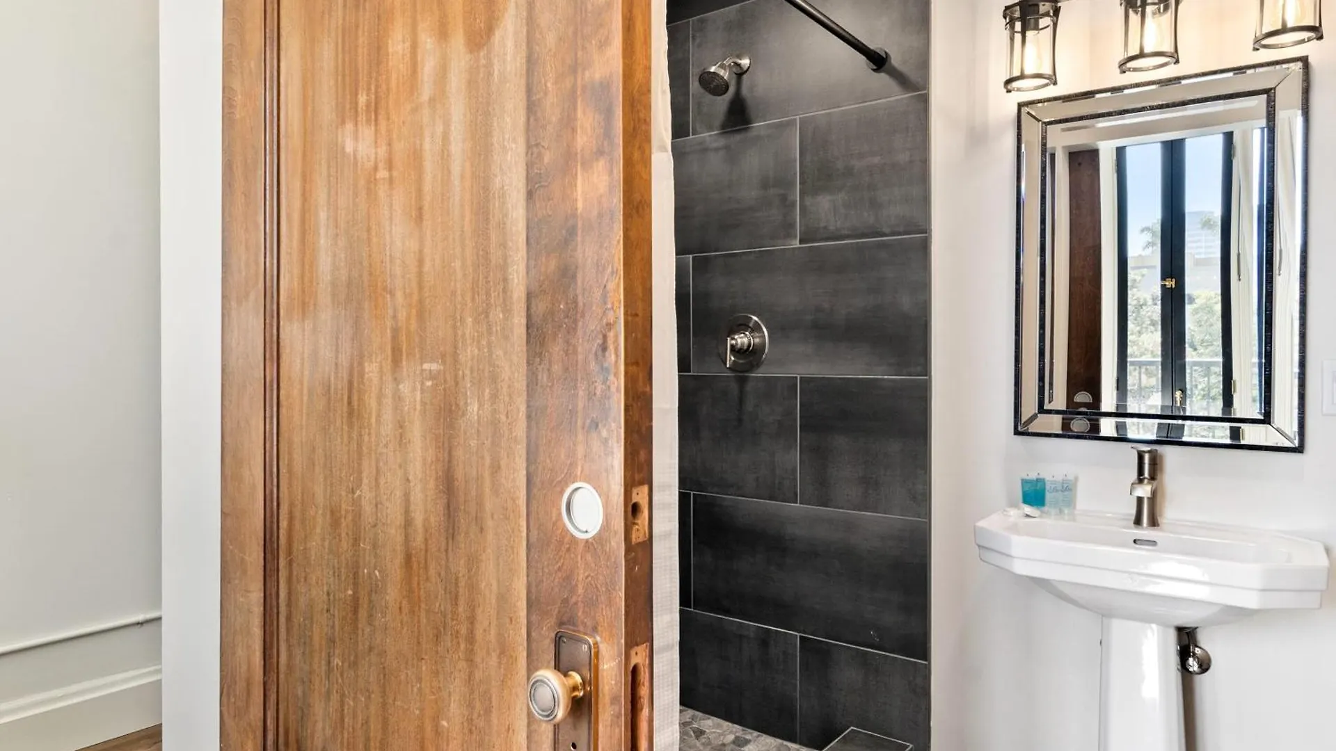 Renovated In Historic Nyaraló *