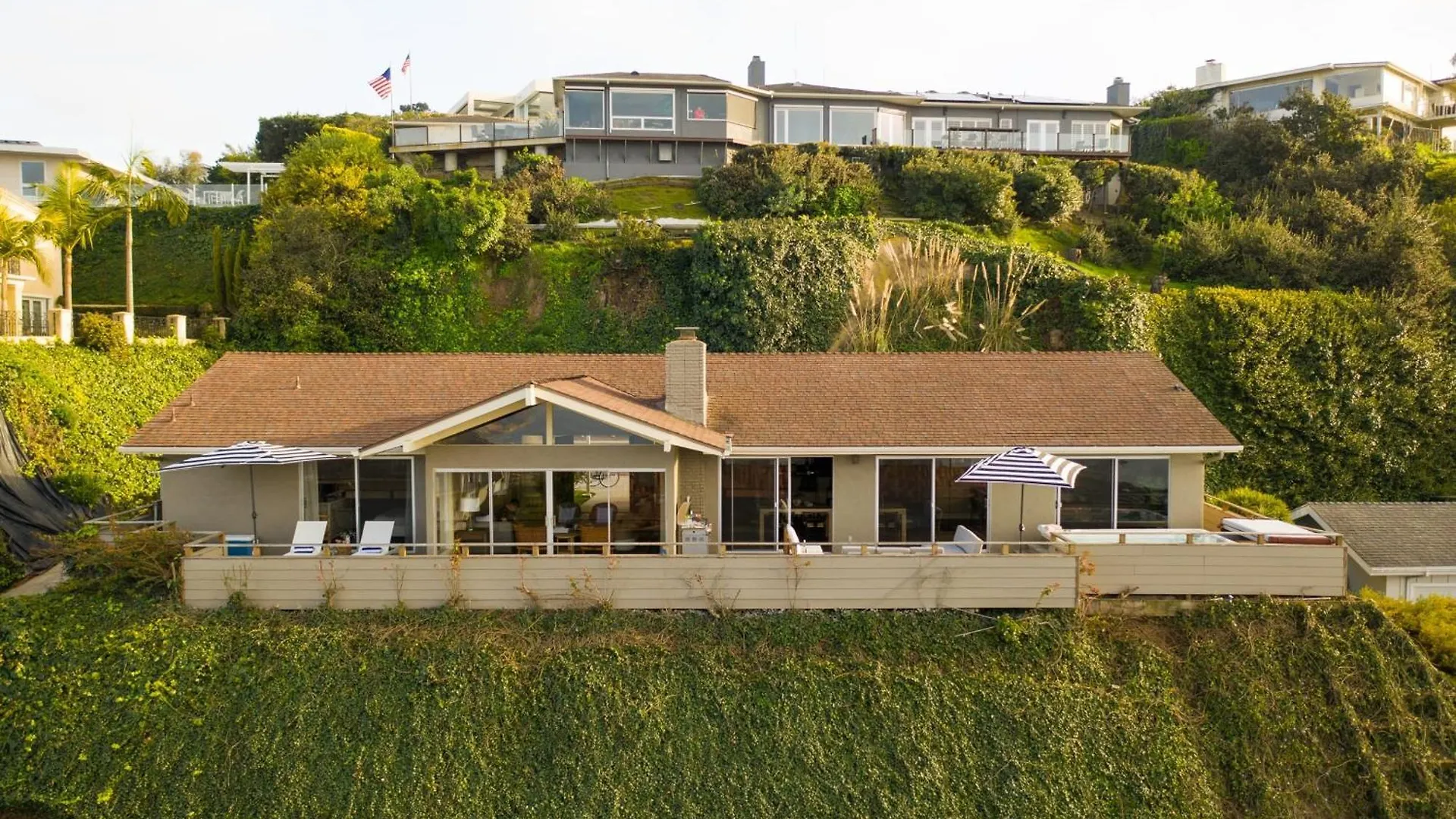 Parasol By Avantstay Hilltop Ocean View Escape W Large Patio Pool Table Holiday home