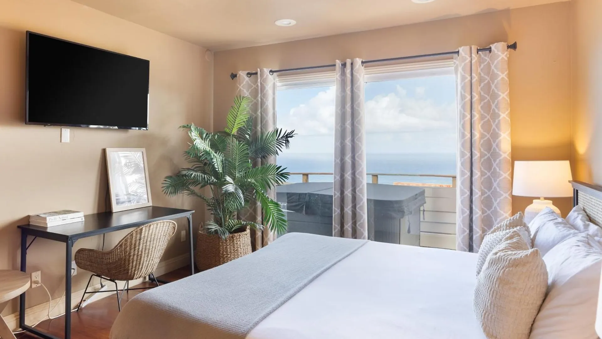 Parasol By Avantstay Hilltop Ocean View Escape W Large Patio Pool Table Holiday home San Diego