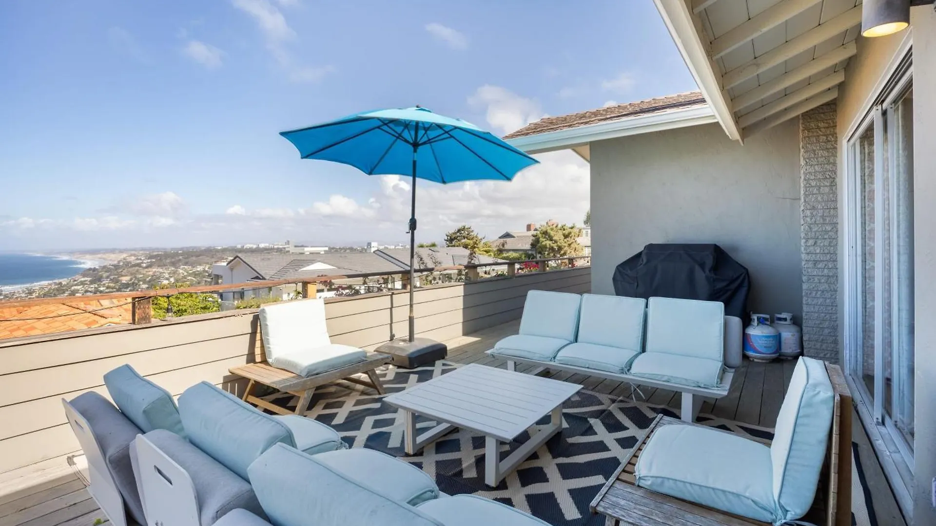 Parasol By Avantstay Hilltop Ocean View Escape W Large Patio Pool Table Holiday home *
