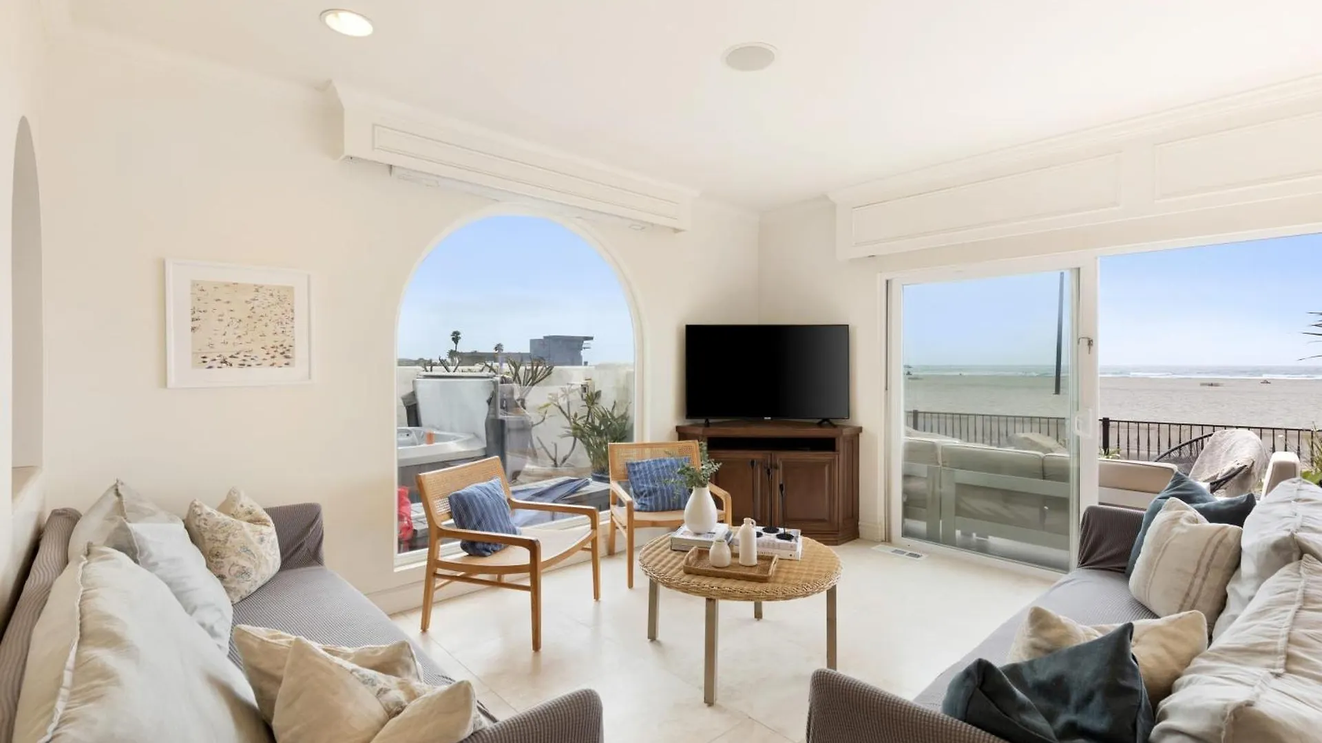 Hébergement de vacances Shoreline By Avantstay Spectacular Beachfront W Fire Pit Pool Table