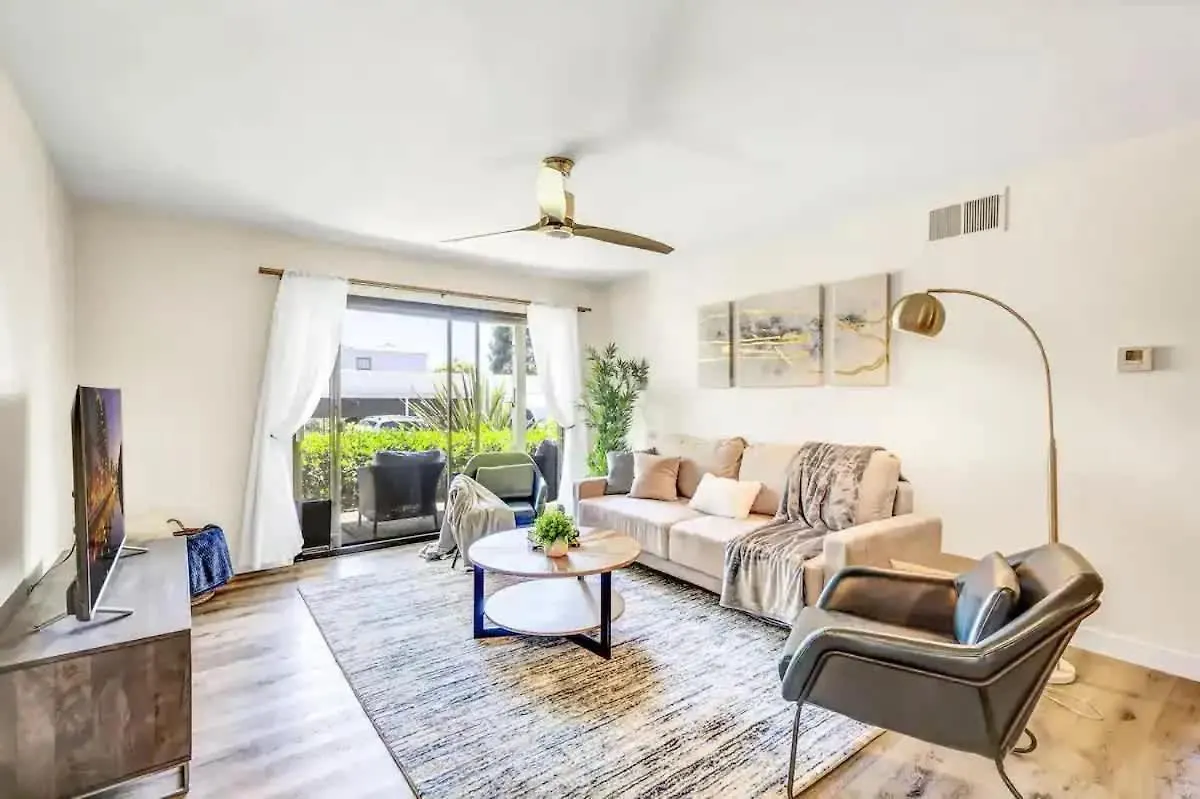 Living With Pool & Tennis Minutes To Del Mar Beaches *