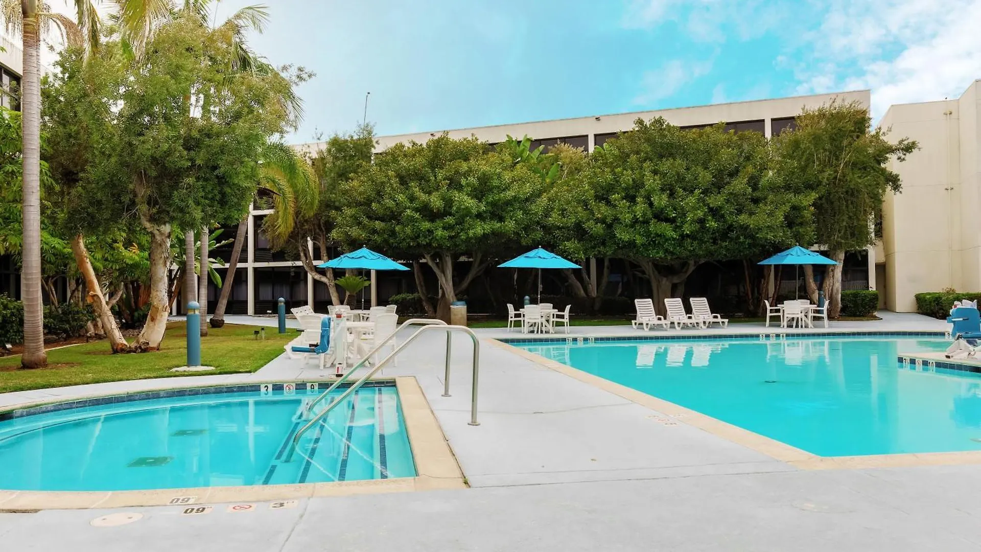 Four Points By Sheraton מלון 3*