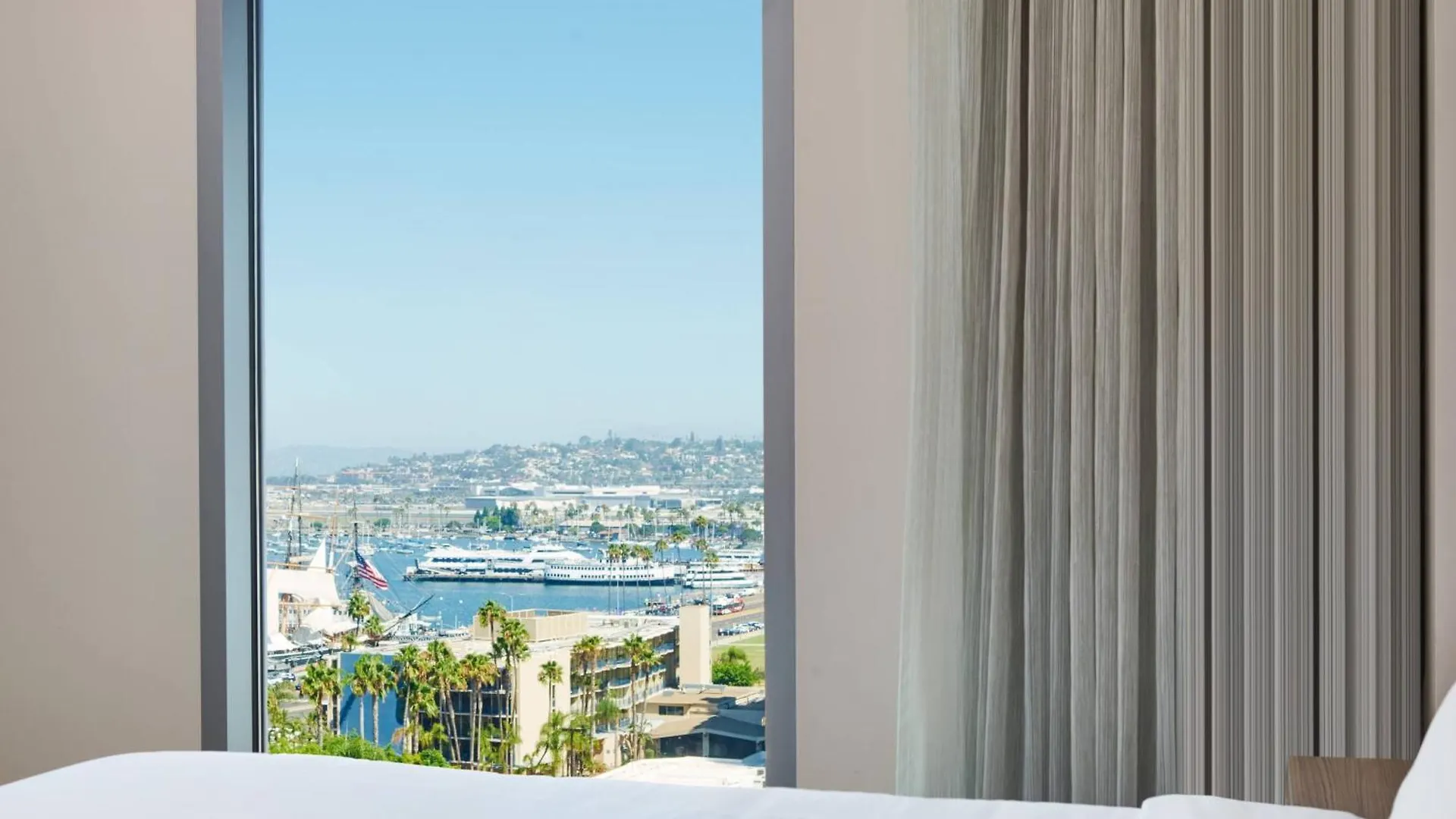 By Marriott Downtown/bayfront 3*