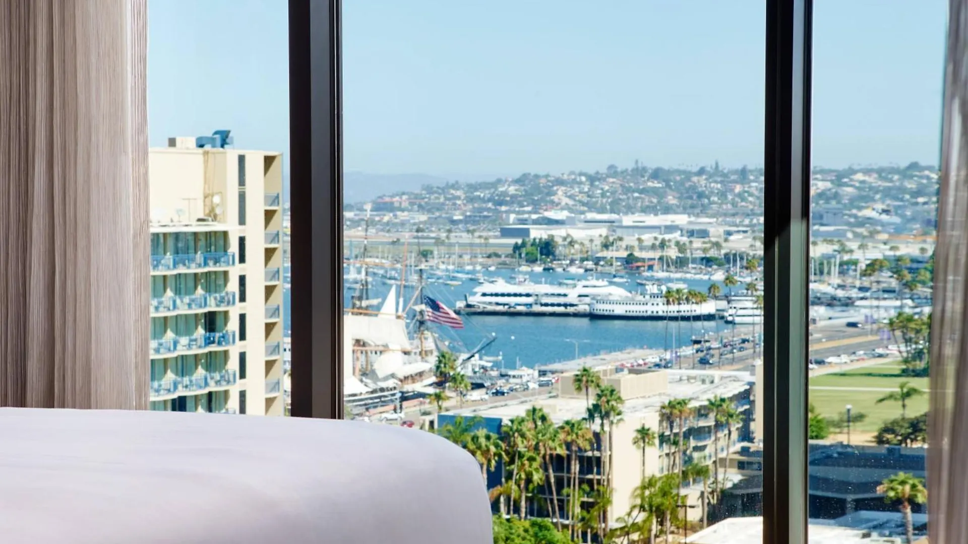 Hotel By Marriott Downtown/bayfront