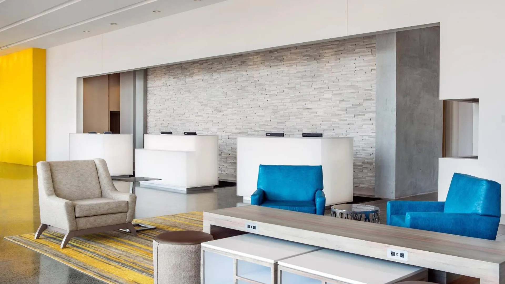Hotel By Marriott Downtown/bayfront 3*