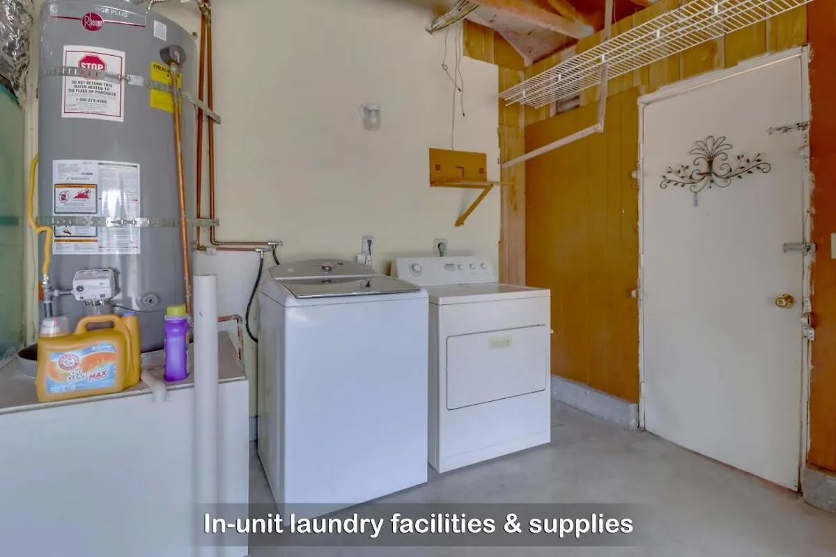 בית נופש Entire Private 4-bedroom House With Garage, Gated Yard, King Bed סן דייגו