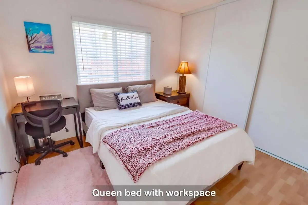 בית נופש Entire Private 4-bedroom House With Garage, Gated Yard, King Bed
