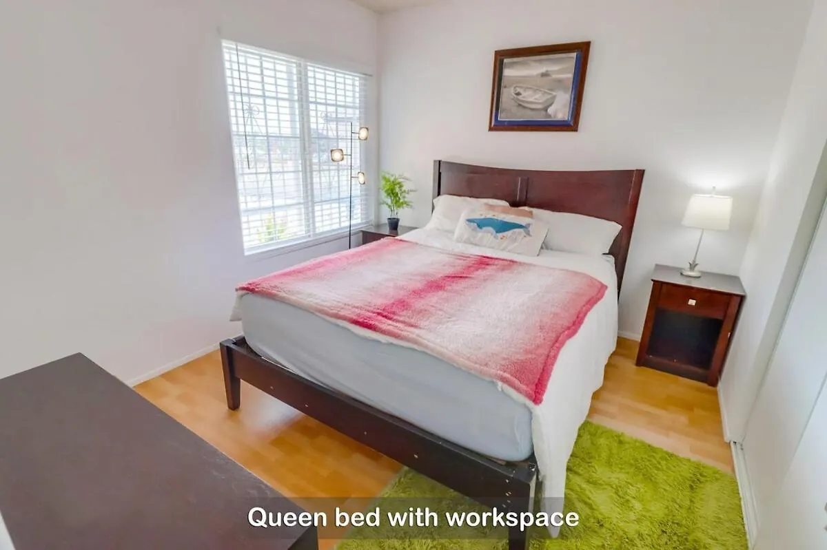 Entire Private 4-bedroom House With Garage, Gated Yard, King Bed *