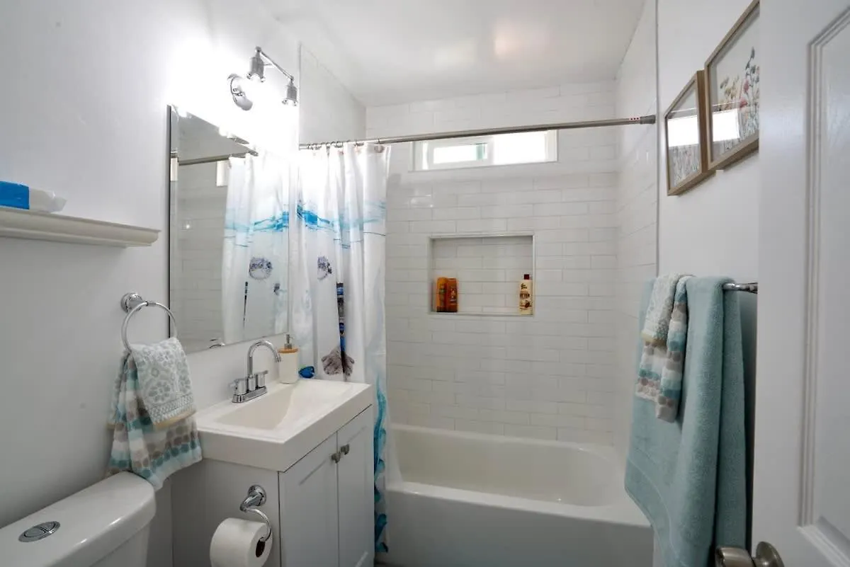 1 Bed 1 Bath Big Private Back Yard Location Holiday home *
