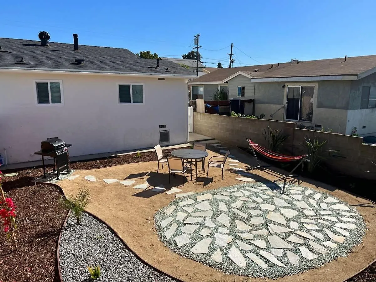 1 Bed 1 Bath Big Private Back Yard Location