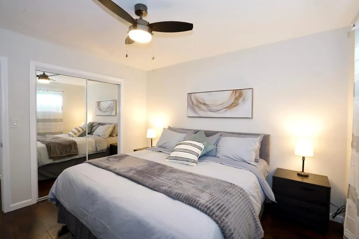 1 Bed 1 Bath Big Private Back Yard Location Holiday home