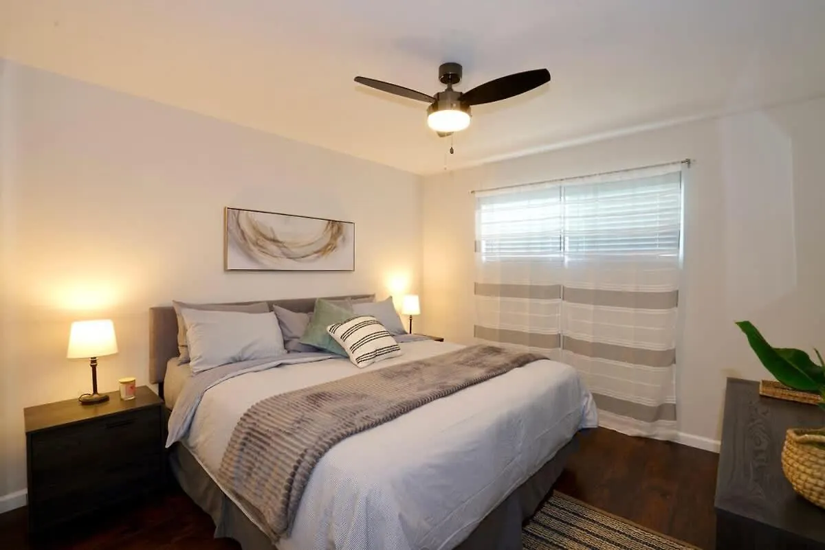 Holiday home 1 Bed 1 Bath Big Private Back Yard Location San Diego