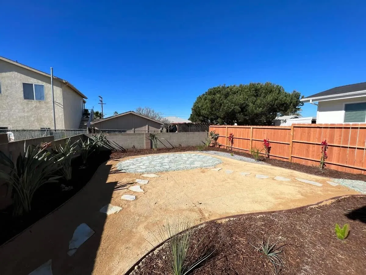 1 Bed 1 Bath Big Private Back Yard Location San Diego