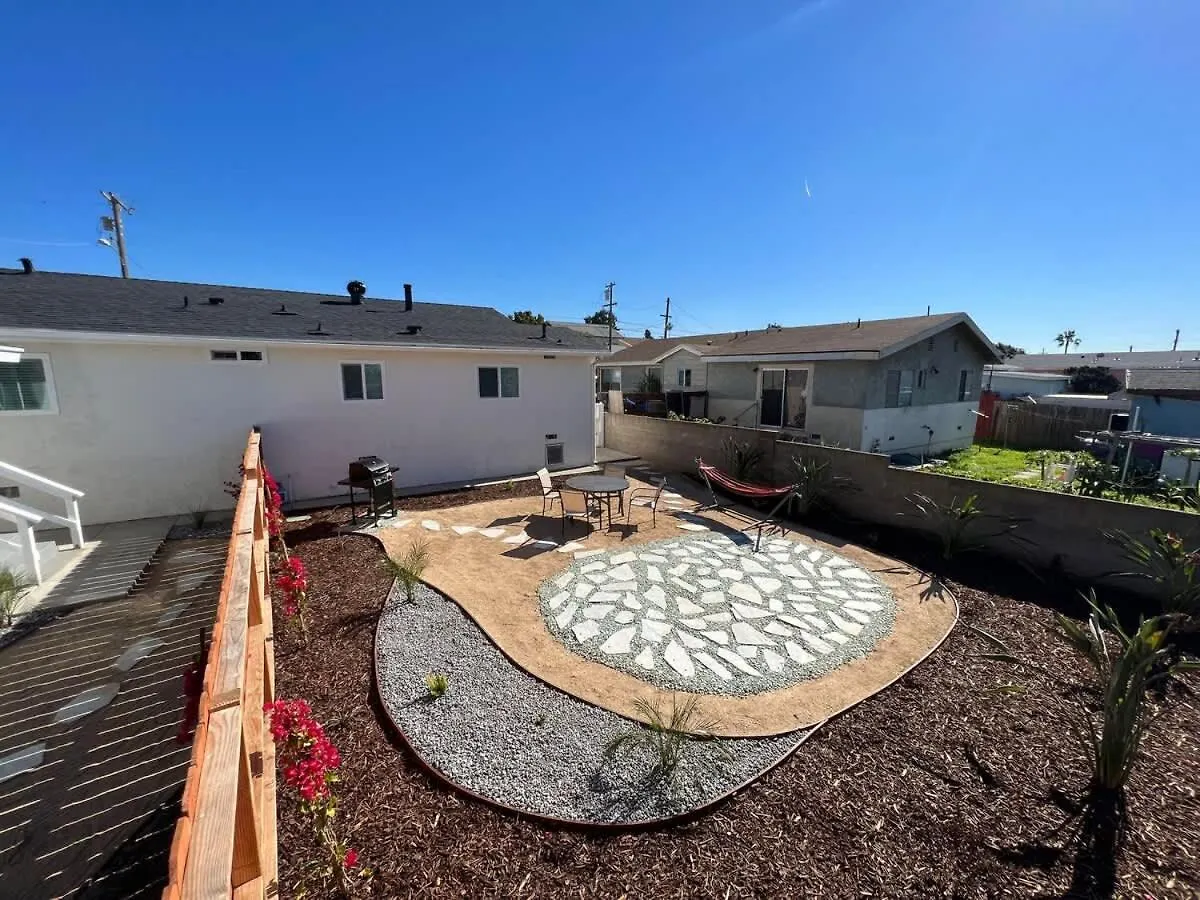 1 Bed 1 Bath Big Private Back Yard Location San Diego