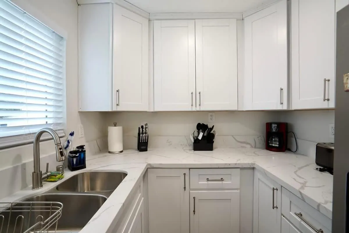 1 Bed 1 Bath Big Private Back Yard Location *