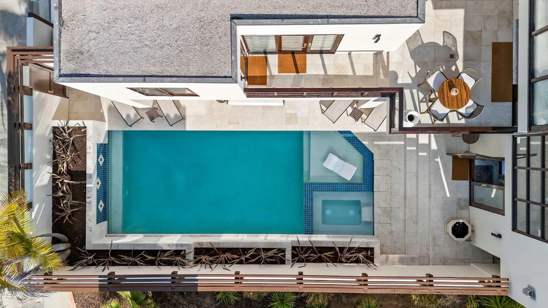 Brand New Listing Elegant 7br Masterpiece Walk To Shops & Dining Nyaraló