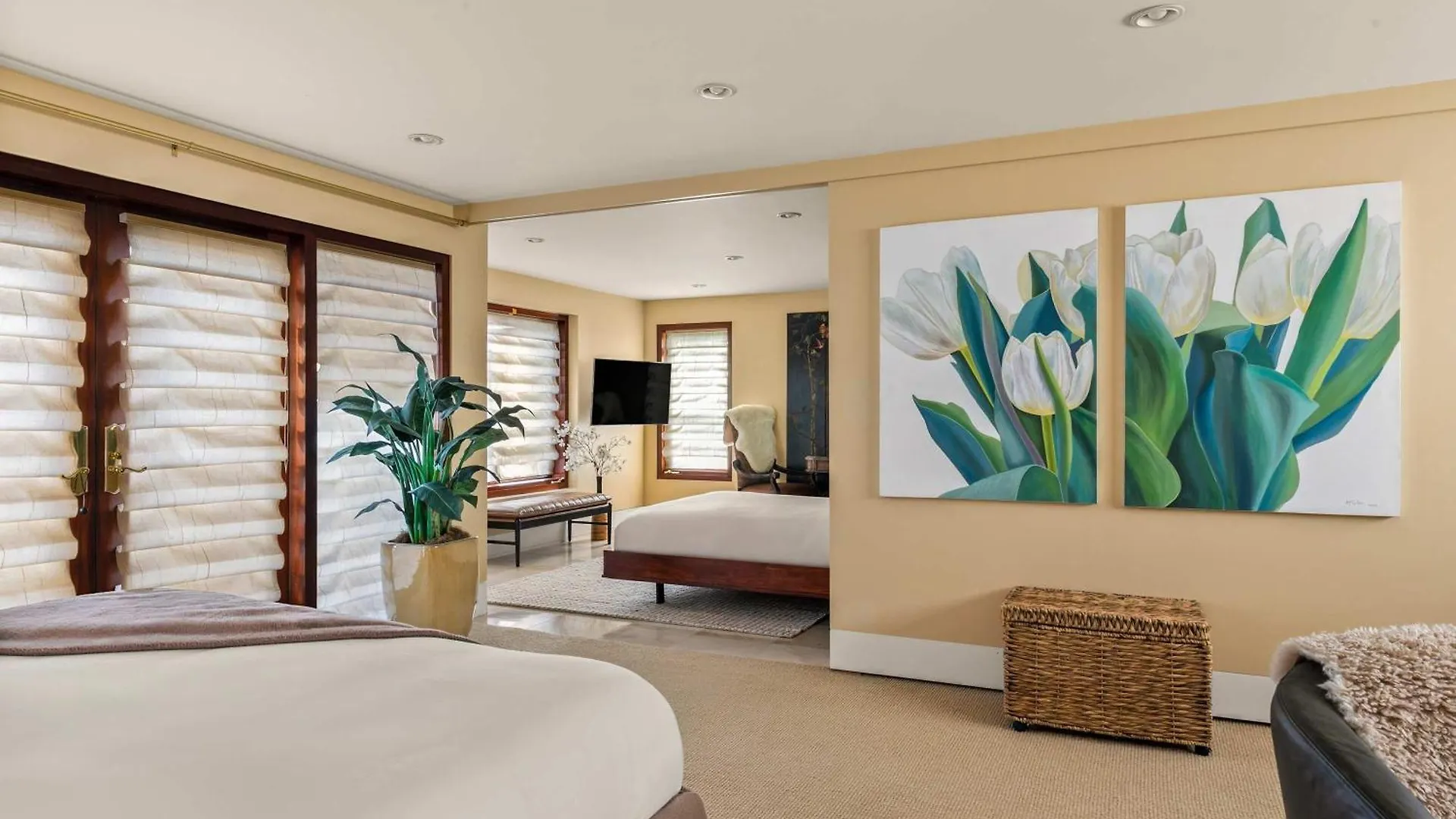 Brand New Listing Elegant 7br Masterpiece Walk To Shops & Dining Nyaraló