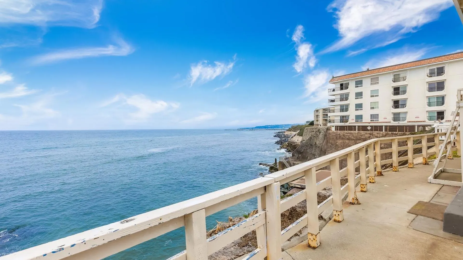 P1486m - Cliffs Oceanfront * San Diego
