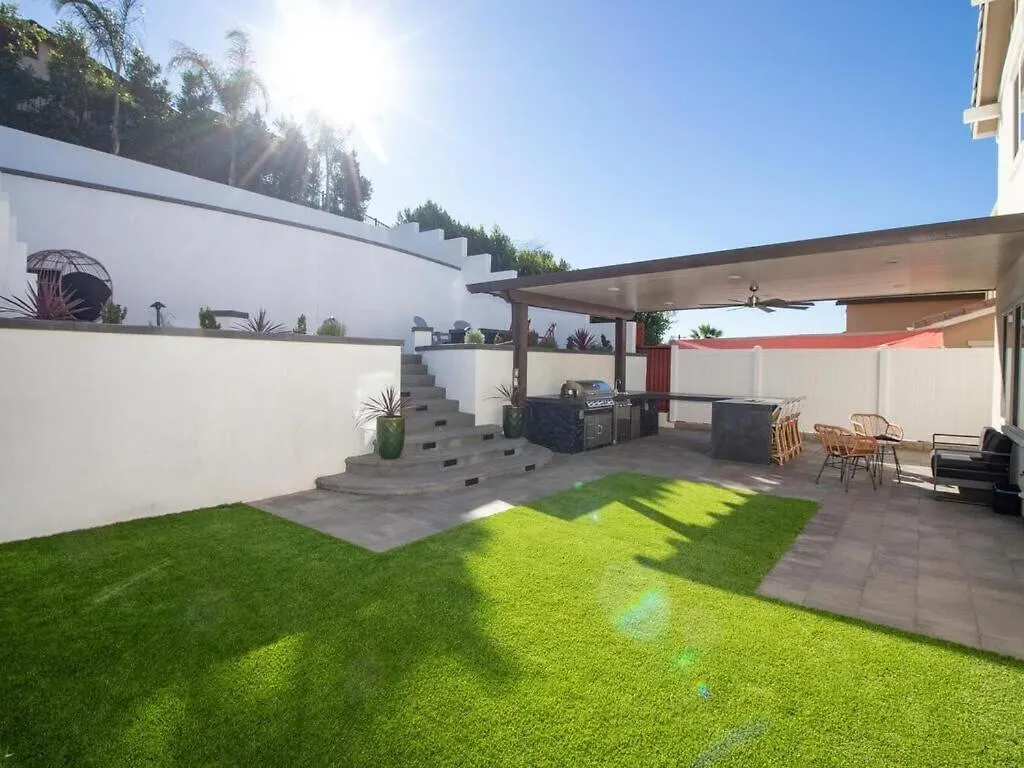 Nyaraló Need Is 4 Beds And A Luxury Yard
