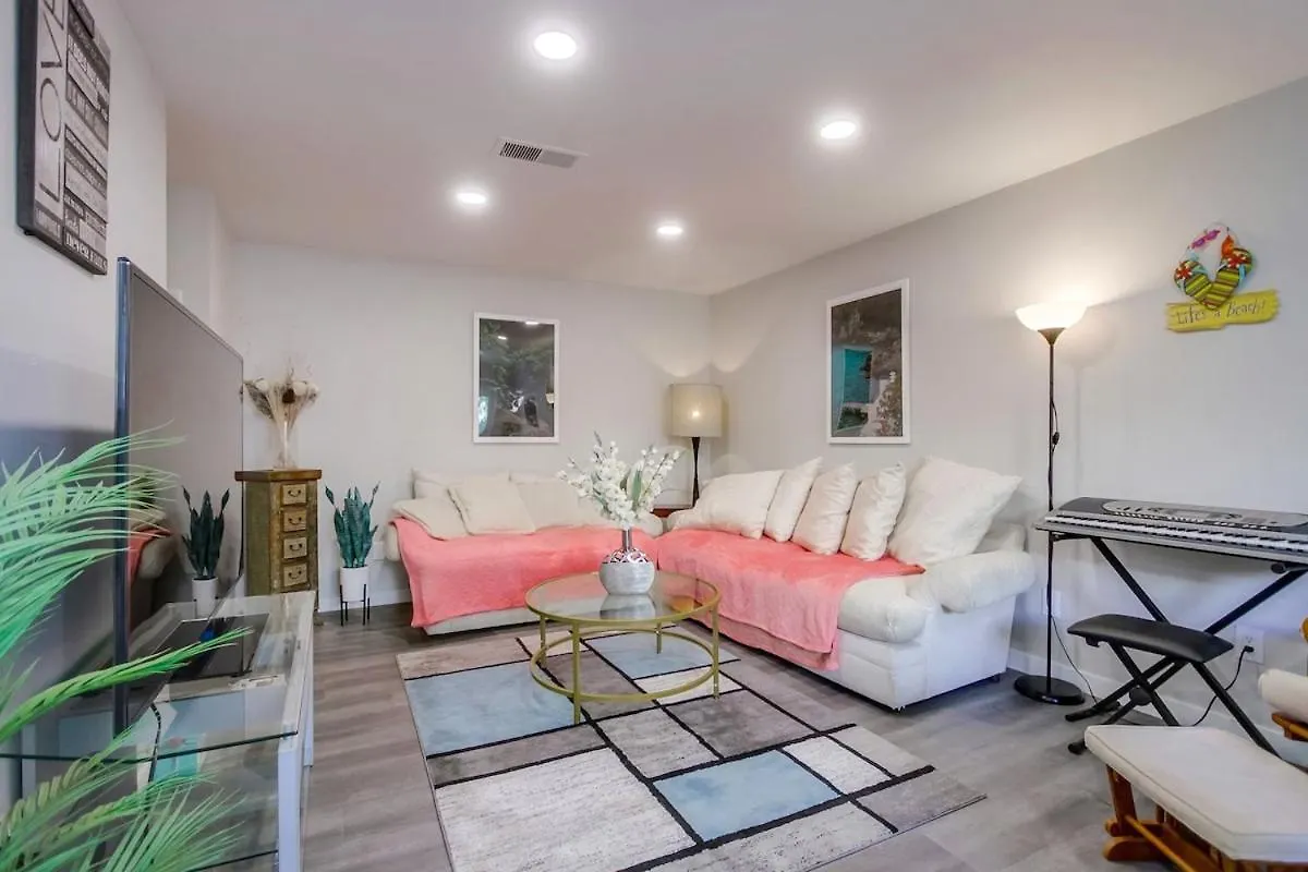 Entire Private 4-Bedroom Home W Pool, King Bed, Garage, Prime Location * Σαν Ντιέγκο