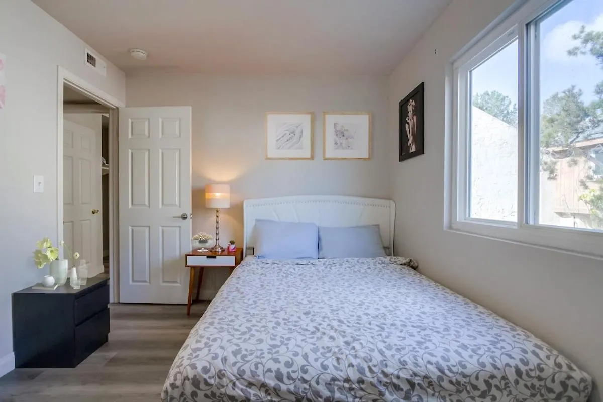 Σπίτι διακοπών Entire Private 4-Bedroom Home W Pool, King Bed, Garage, Prime Location