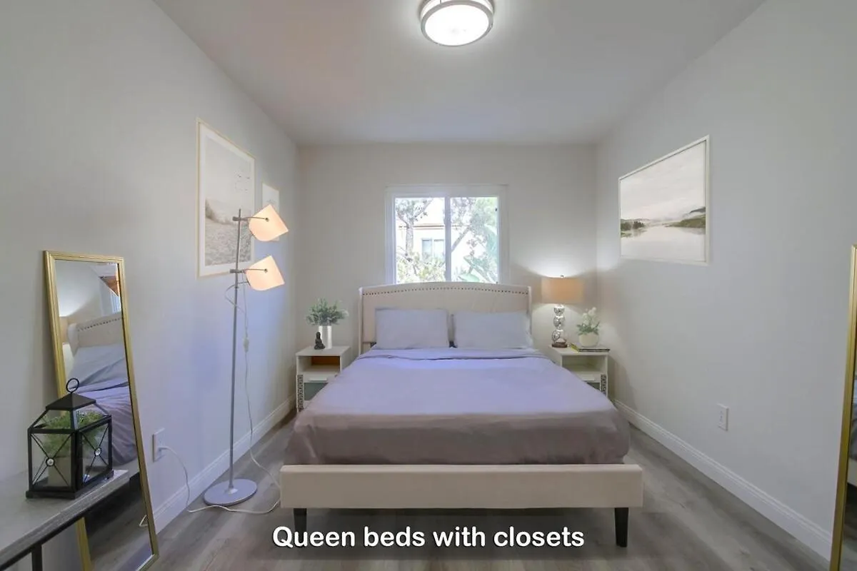 Entire Private 4-Bedroom Home W Pool, King Bed, Garage, Prime Location Σπίτι διακοπών *