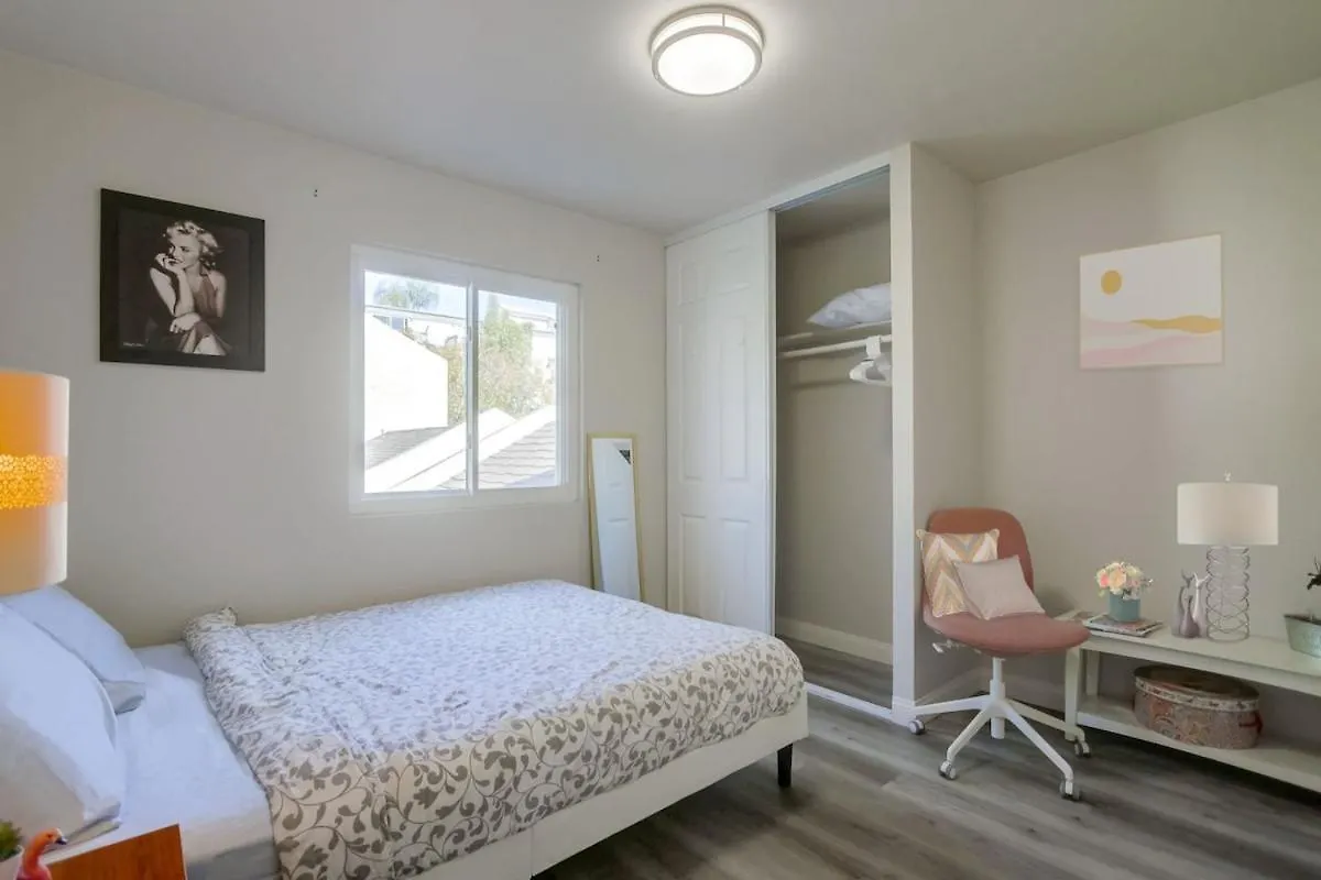 Σπίτι διακοπών Entire Private 4-Bedroom Home W Pool, King Bed, Garage, Prime Location *
