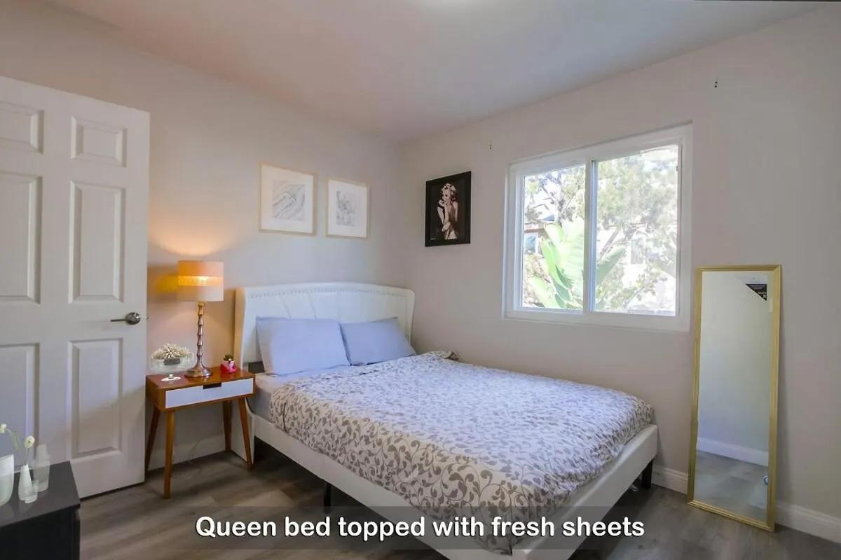 Σπίτι διακοπών Entire Private 4-Bedroom Home W Pool, King Bed, Garage, Prime Location