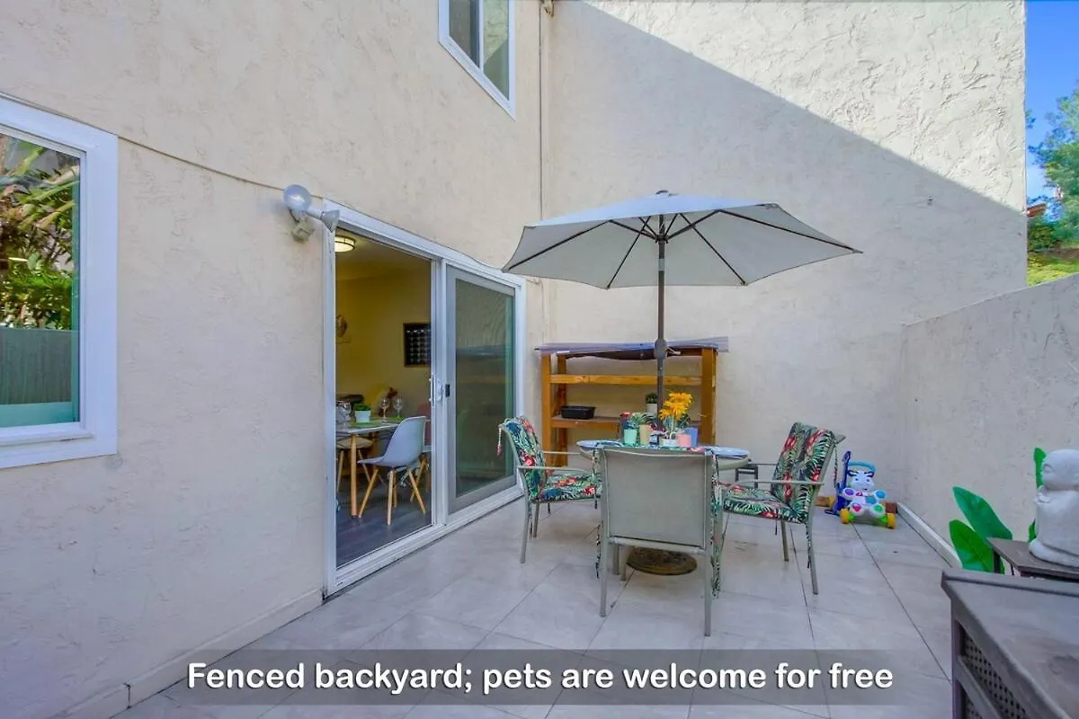 Σπίτι διακοπών Entire Private 4-Bedroom Home W Pool, King Bed, Garage, Prime Location *