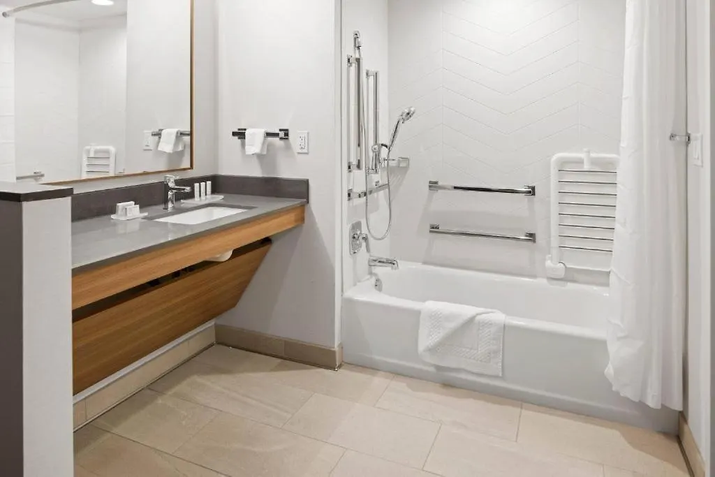 Fairfield & By Marriott Pacific Hotel San Diego