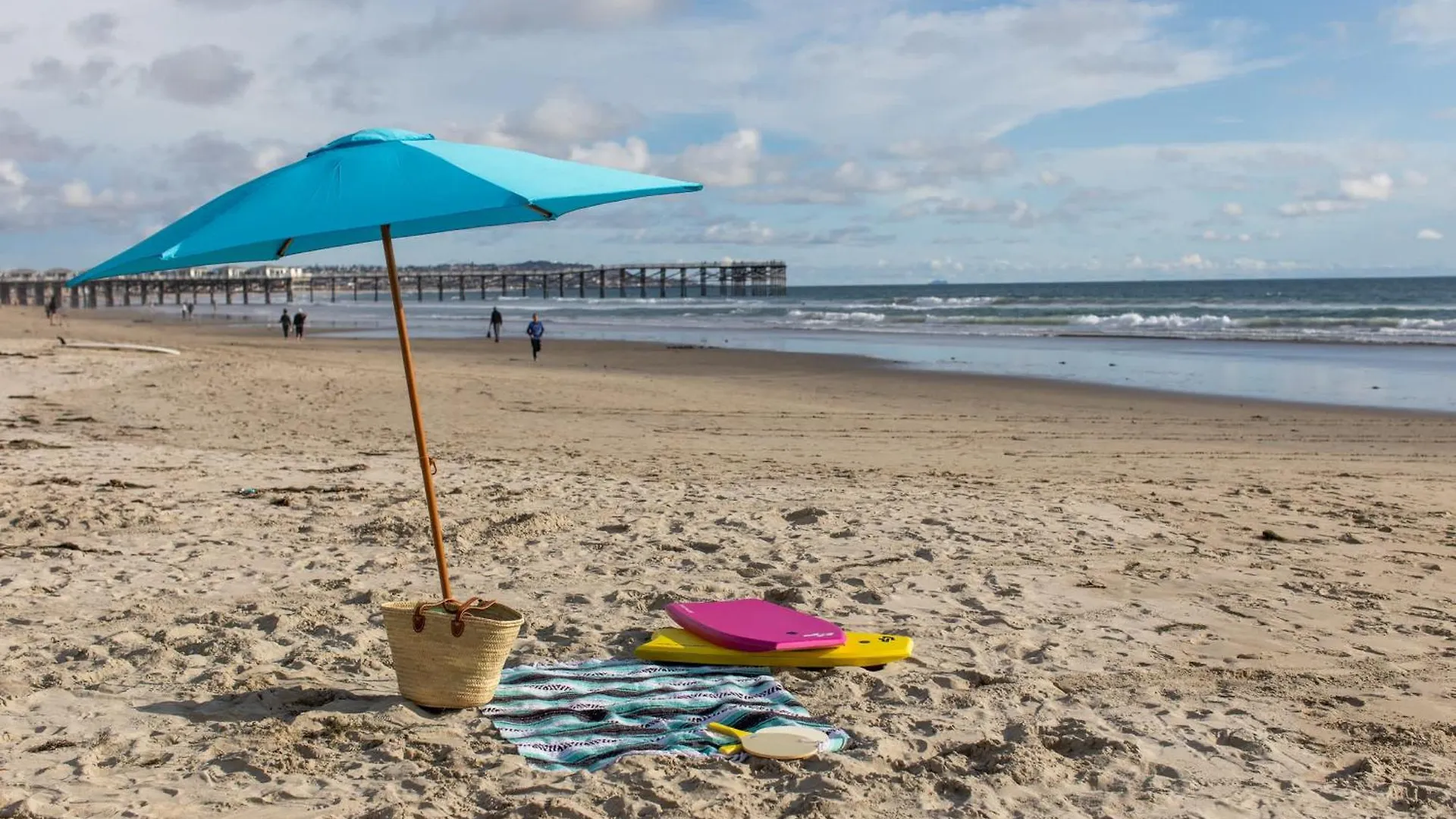 1 Mile To The Sunny Coastal Retreat Holiday home *