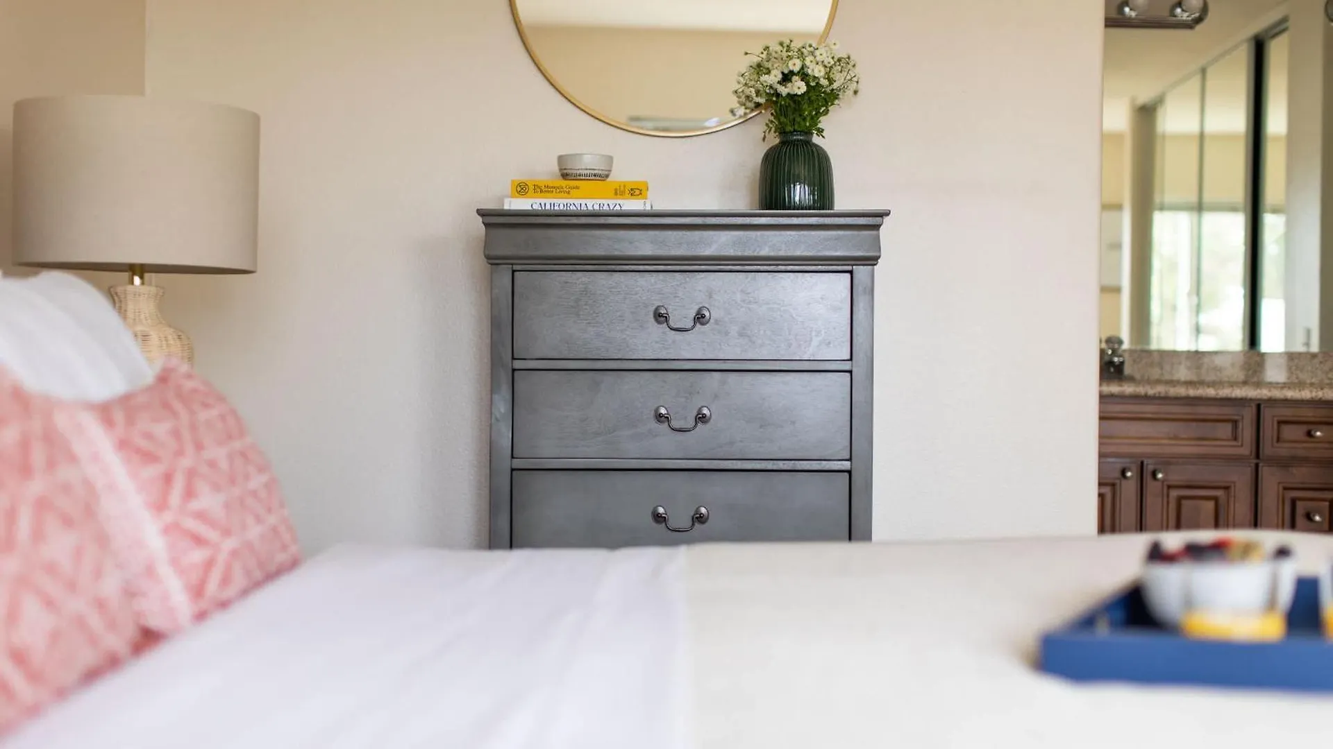 1 Mile To The Sunny Coastal Retreat Holiday home *