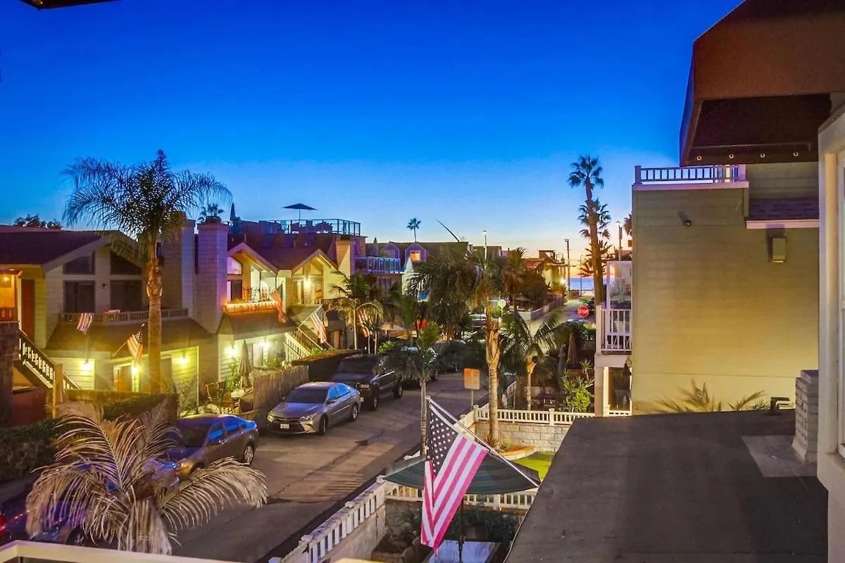 Bayside Retreat With Water Views Near With Ac And Private Patio Holiday home