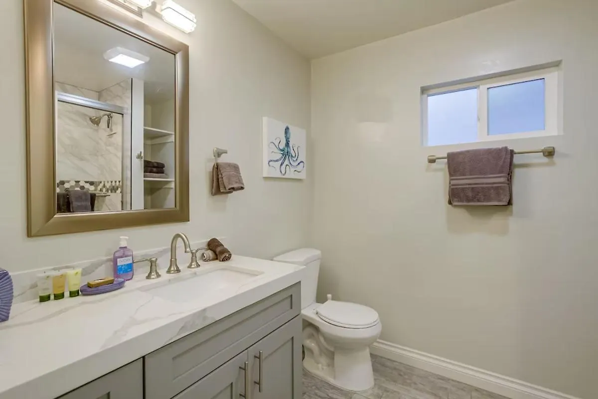 Holiday home Bayside Retreat With Water Views Near With Ac And Private Patio