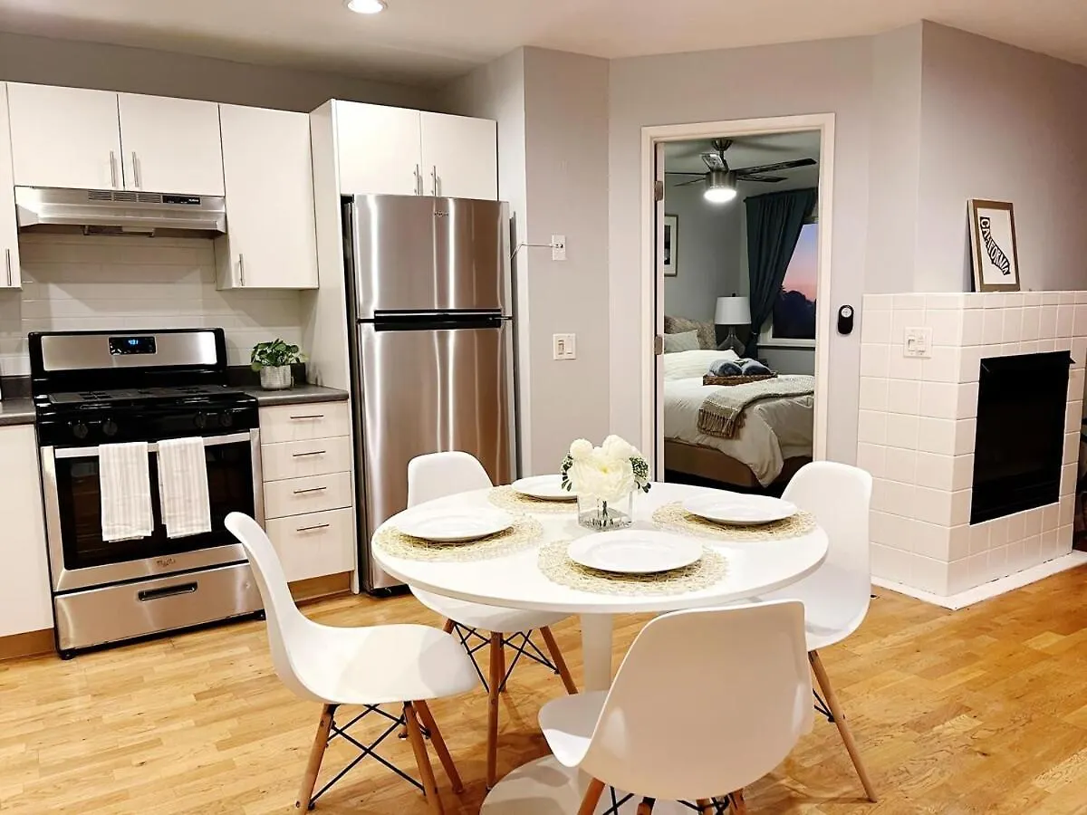 Bright & Quiet 1-bed With Balcony Apartment *