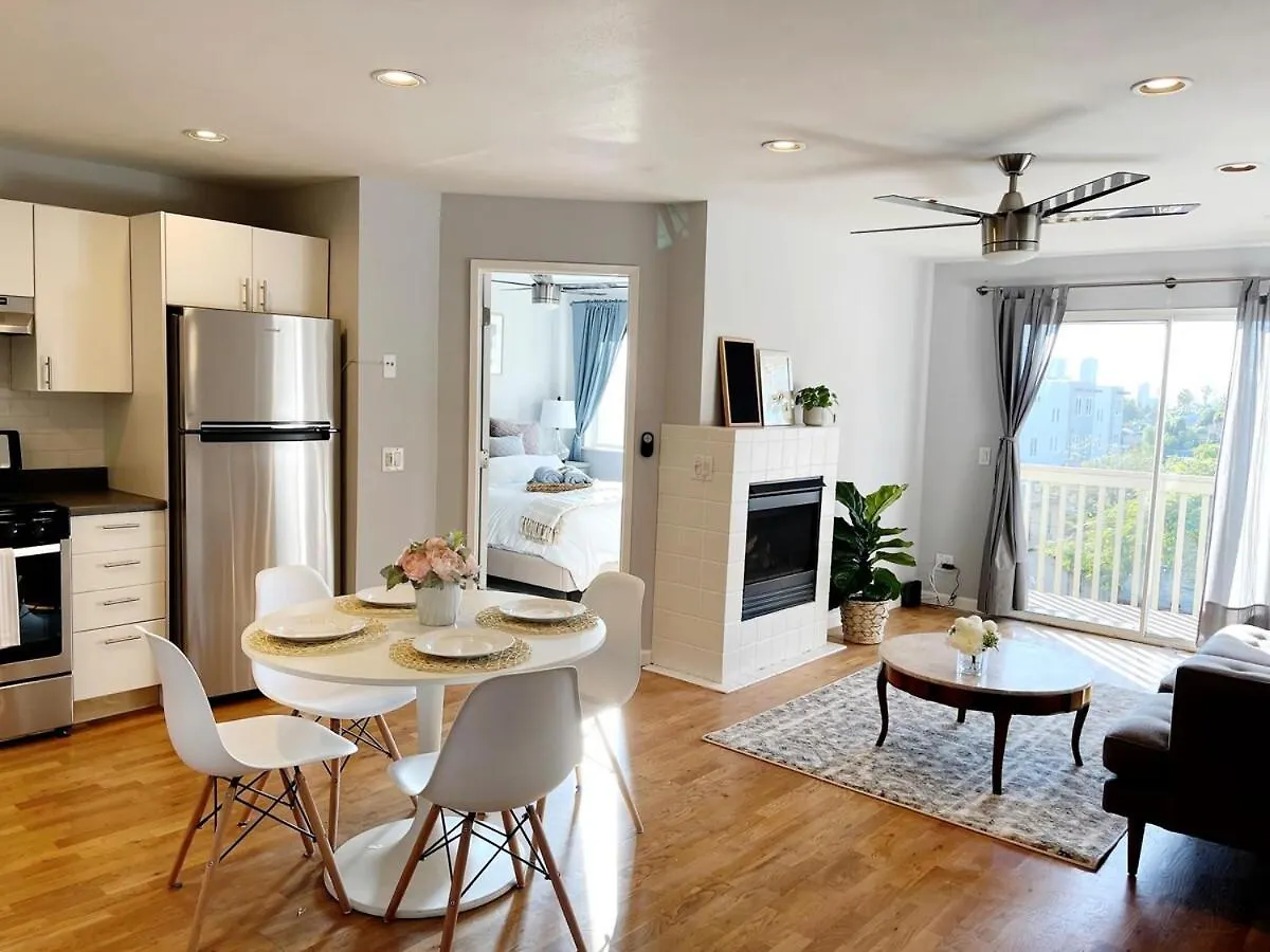Apartment Bright & Quiet 1-bed With Balcony