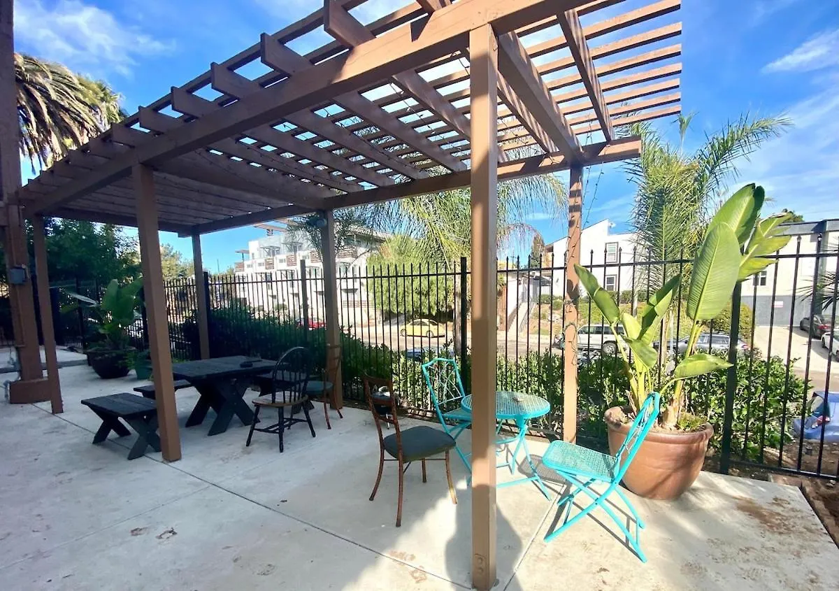 Bright & Quiet 1-bed With Balcony *