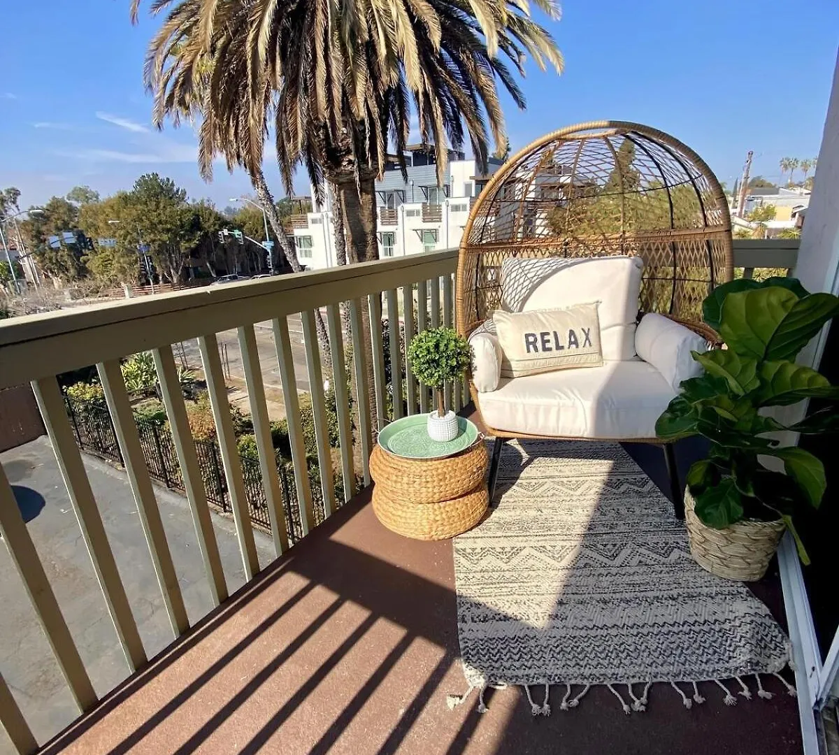 Apartment Bright & Quiet 1-bed With Balcony *