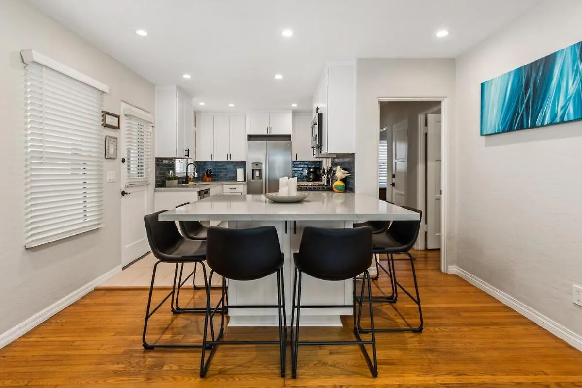 Charming With Parking, Bikes, Walk To