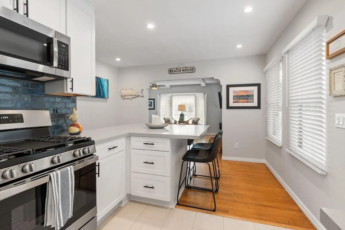 Charming With Parking, Bikes, Walk To *