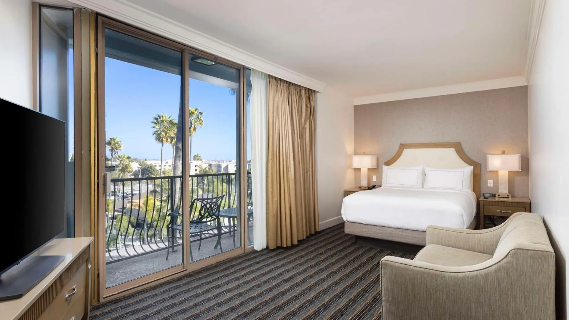 Doubletree By Hilton Bayside