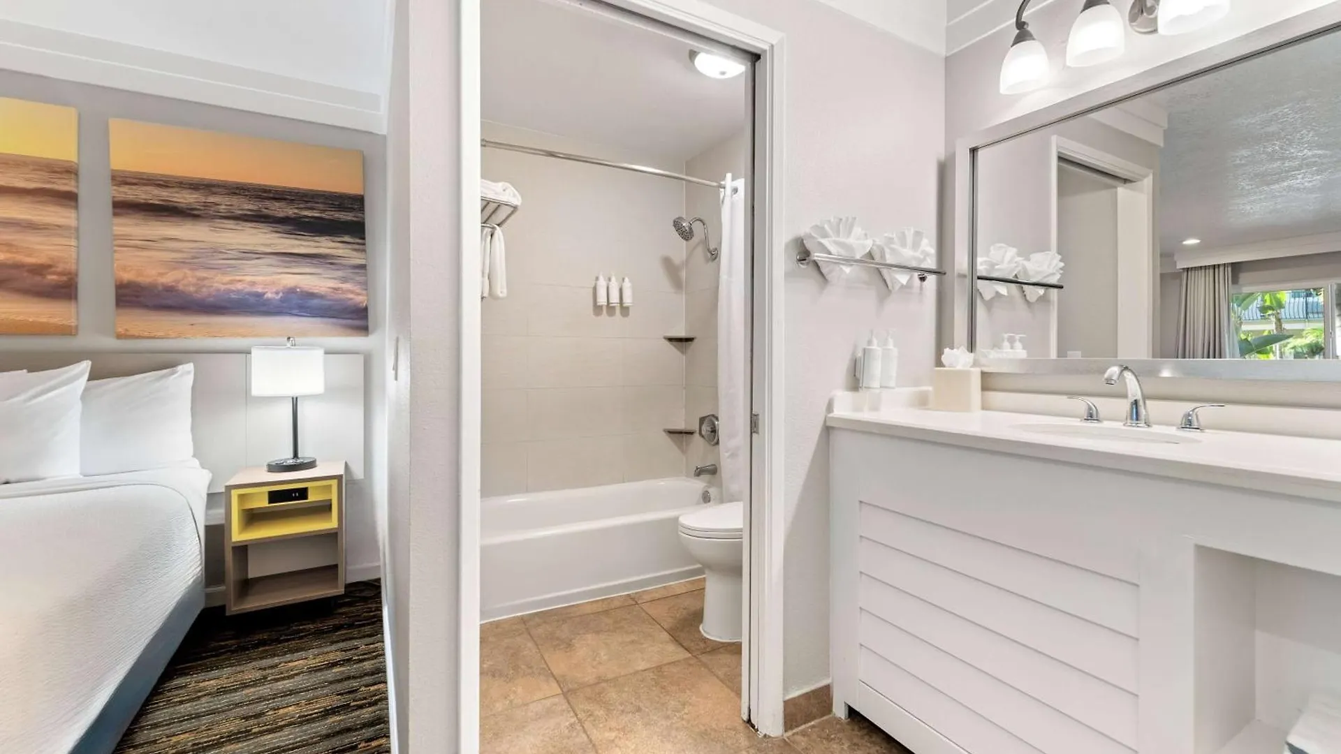Days By Wyndham Circle Hotel San Diego
