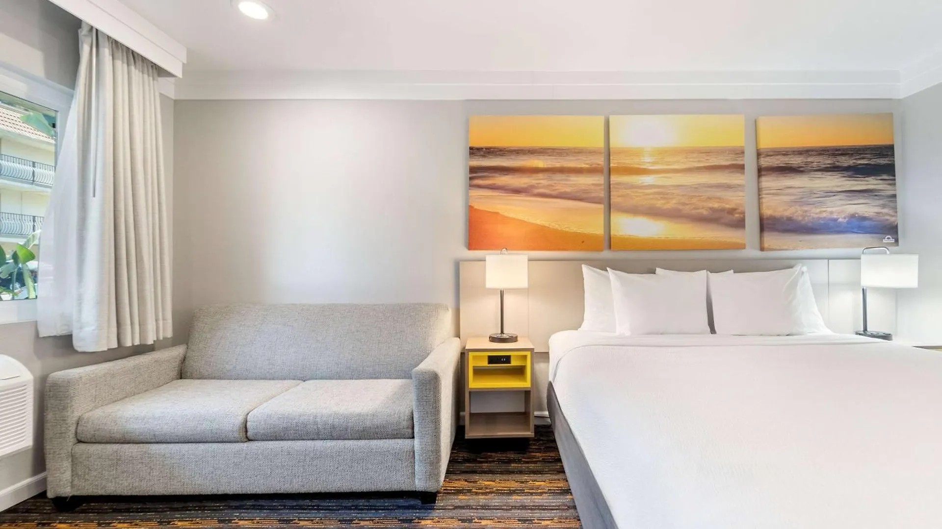 Days By Wyndham Circle Hotel